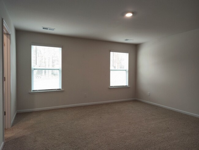 Building Photo - Pristine, 3 bedroom, 2.5 bathroom home located in the Stewart Creek States Subdivision!