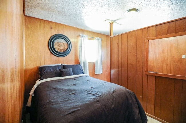 Building Photo - Cozy One Bedroom One Bath Retreat -  FURNI...