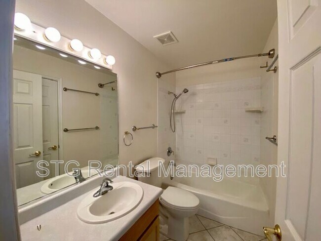 Building Photo - 2215 Chandler Dr