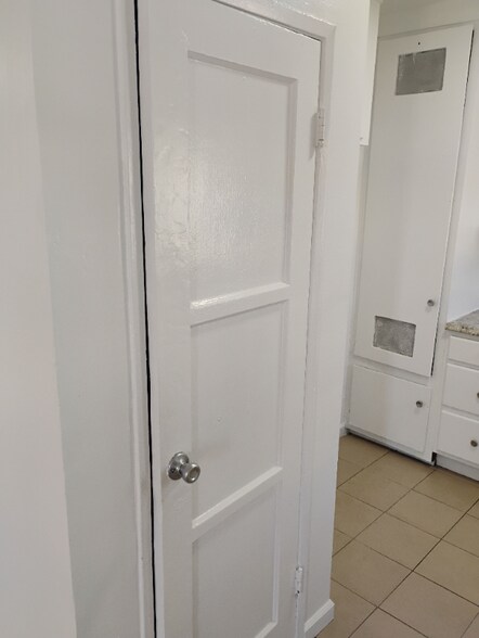 Building Photo - 14129 Vanowen St