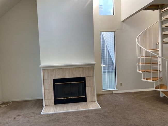 Building Photo - 15 Invincible Ct