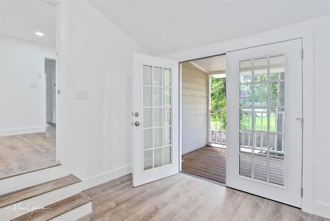 Building Photo - "Spacious 4-Bedroom Gem with a flex room a...