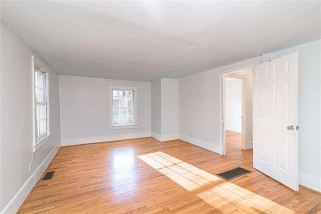 Building Photo - 2344 Ripplewater Dr SE