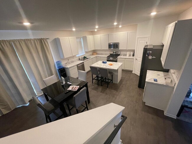 Building Photo - 1464 Collins St