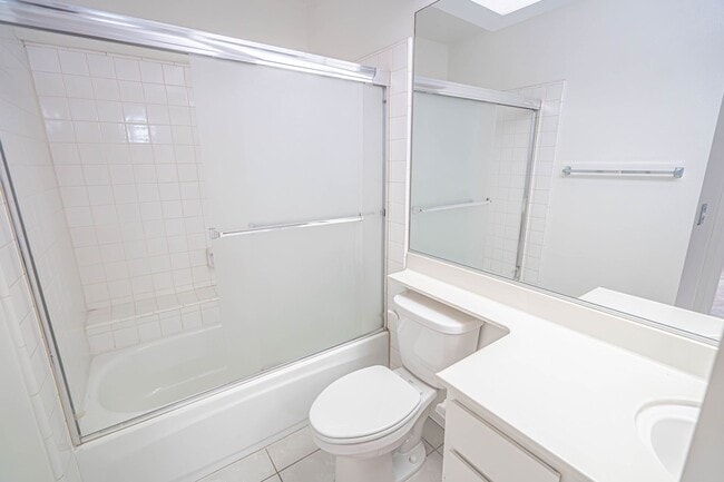 Building Photo - COMING SOON! Las Ventanas Community 2 Bedroom Condo in Valencia!