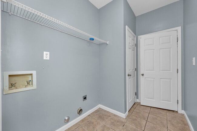 Building Photo - 237 Camden Lake Dr