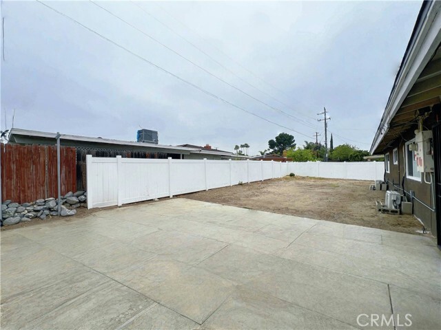 Building Photo - 9228 Oleander Ave