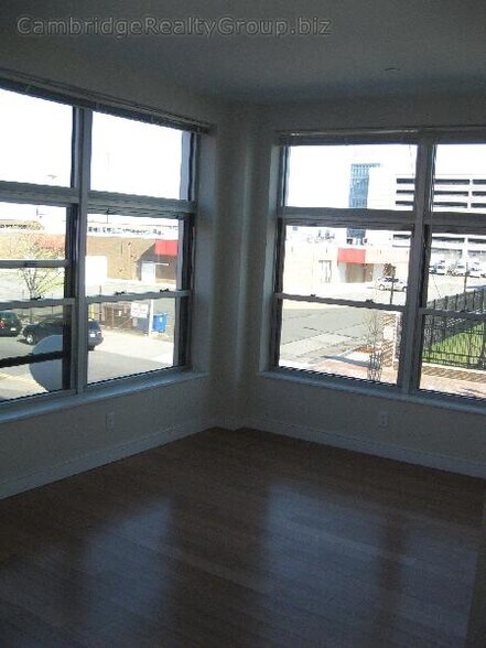 Building Photo - 599 Albany St