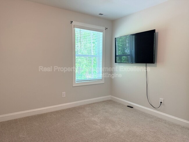 Building Photo - 540 Barrington Row Ave