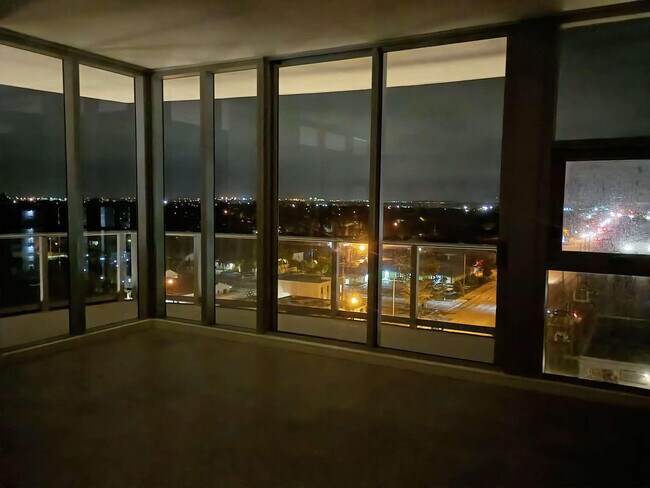 Building Photo - 220 Lake Shore Dr