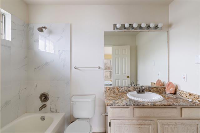 Building Photo - 2116 Houlton Ln