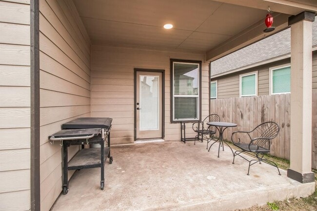 Building Photo - 227 Outlaw Dr