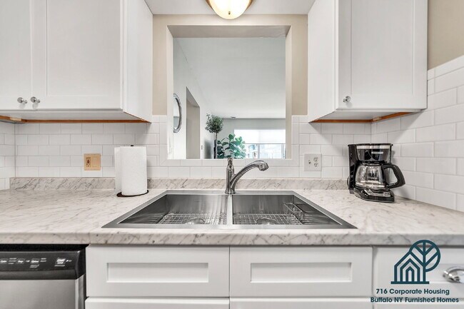 Building Photo - Furnished 2-Bedroom Apartment in Tonawanda