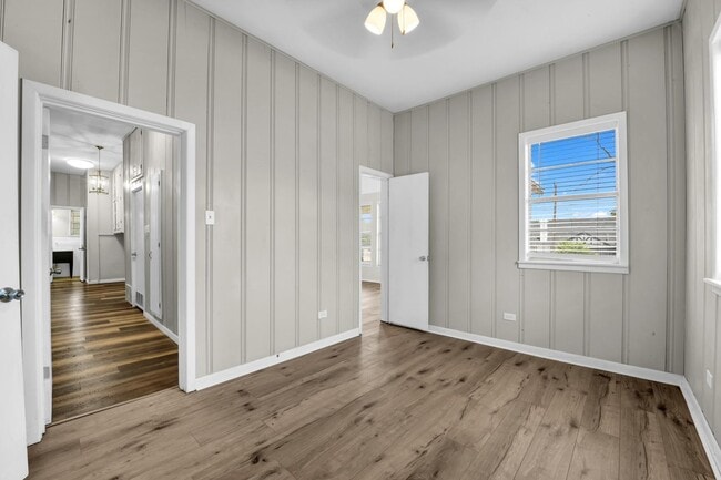 Building Photo - 200 SW 6th Ave