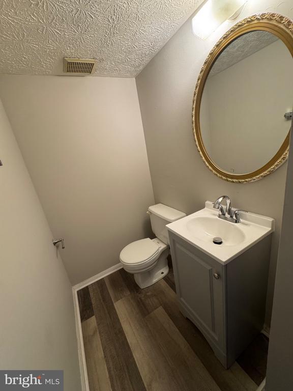 Building Photo - 1404 Elm Grove Cir