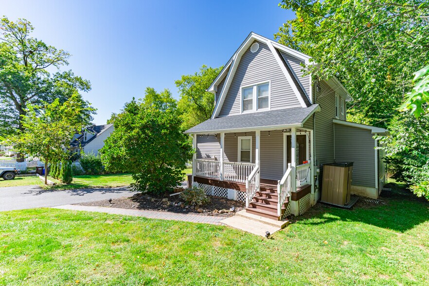 Primary Photo - 115 Billian St