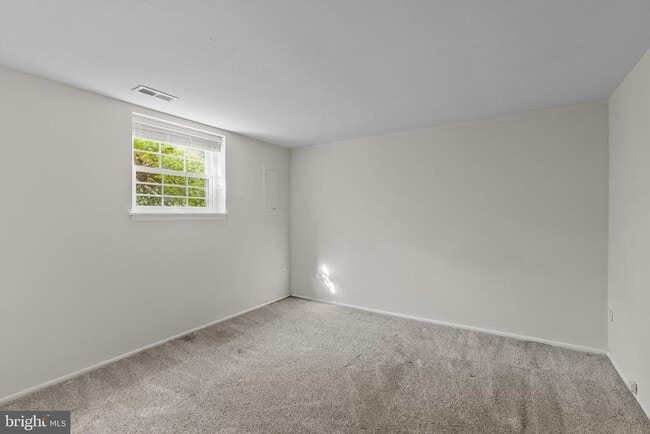 Building Photo - 11861 New Country Ln