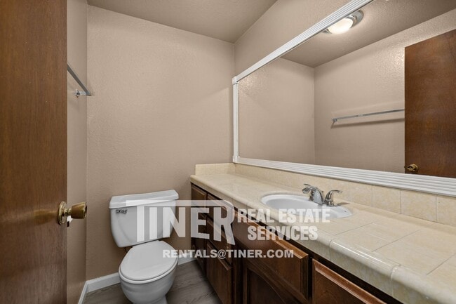 Building Photo - Darling 3 Bedroom Near Downtown - Location...