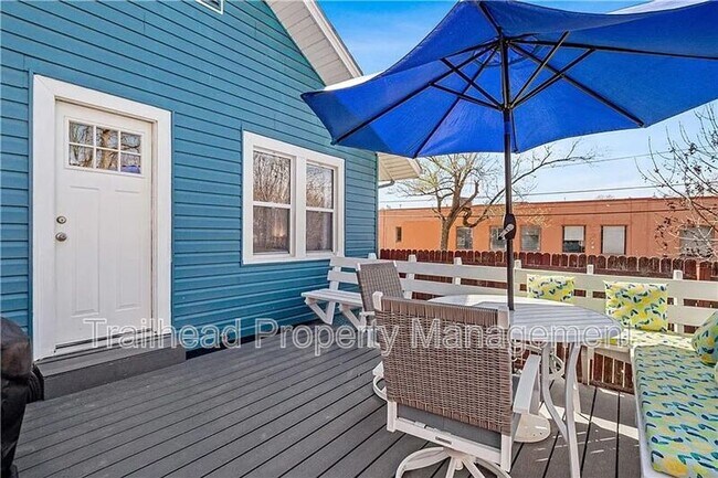 Building Photo - 46 W 74th St