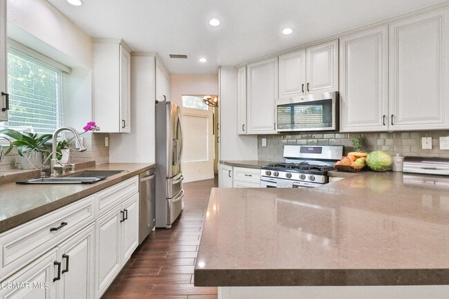 Building Photo - 2598 Winthrop Ct