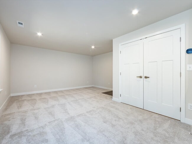Building Photo - 431 Moondance Dr