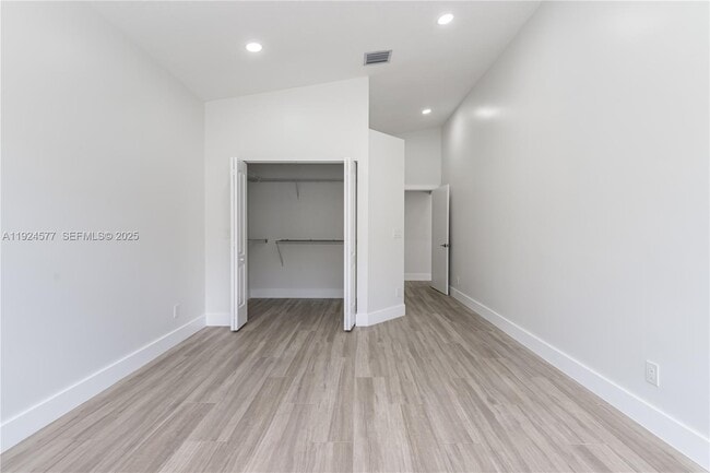 Building Photo - 15130 SW 49th Ct