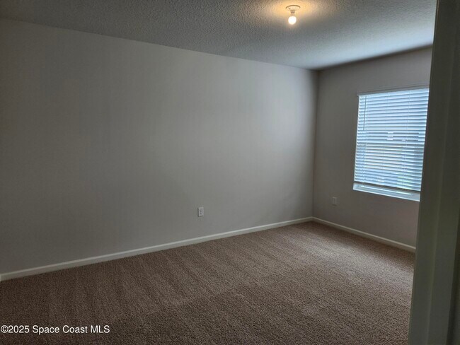 Building Photo - 450 Awin Cir SE