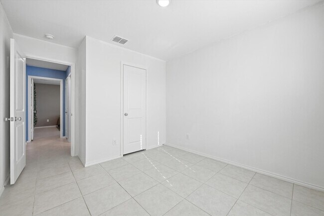 Building Photo - 1393 Beach Dr