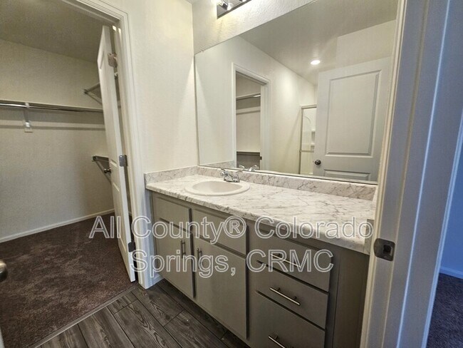 Building Photo - 9256 Lytle Grv