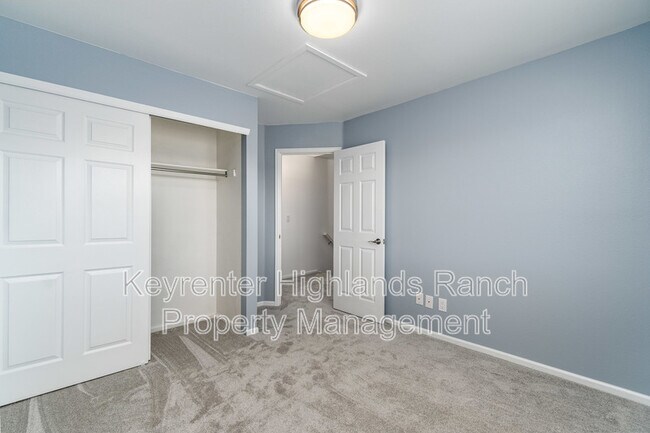 Building Photo - 10557 W Maplewood Dr