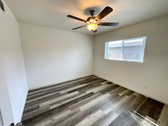 Building Photo - Beautifully Remodeled Large 3 Bedroom 2 Ba...