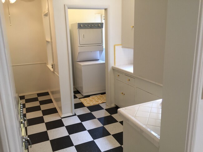 Laundry area with washer/dryer - 1054 Masselin Ave