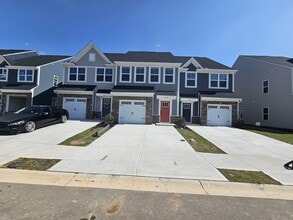 Building Photo - 340 Lograto Ln