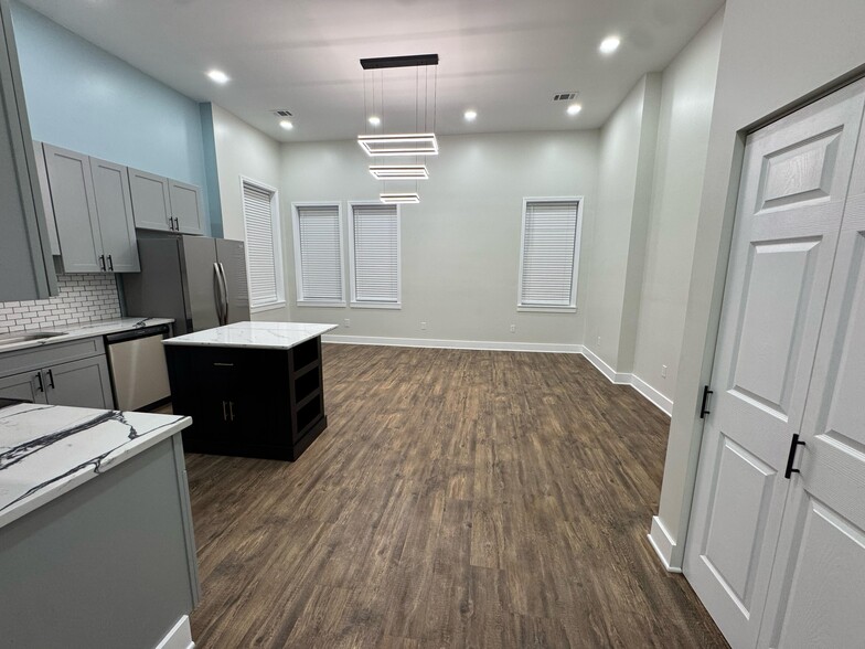 Building Photo - 319 E Main St