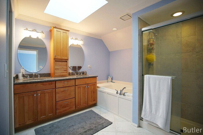 Building Photo - CLICK "REQUEST A TOUR" NOW!