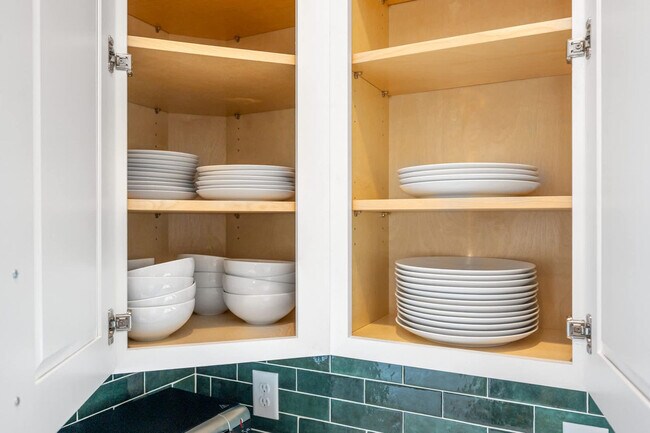 Building Photo - 2019 James St