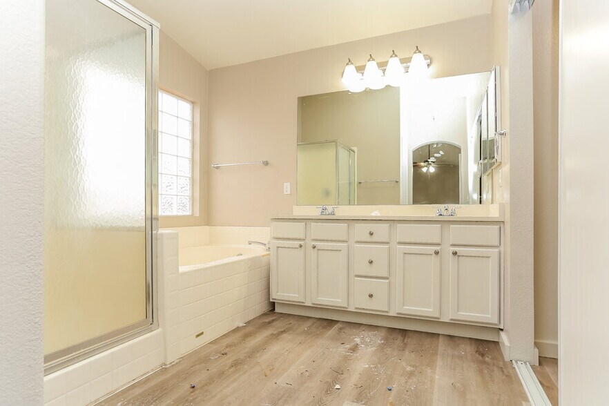 Building Photo - 2418 Island Paradise Ave