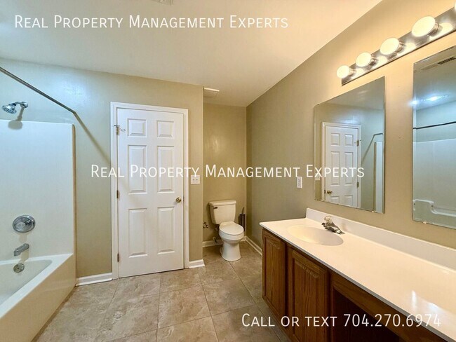Building Photo - 13604 Toka Ct