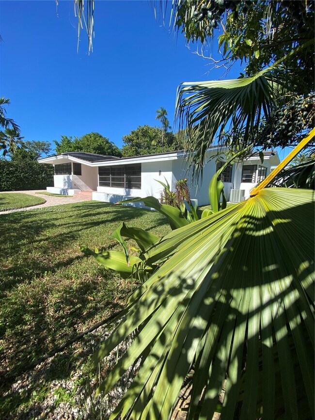 Building Photo - 1101 Bay Dr