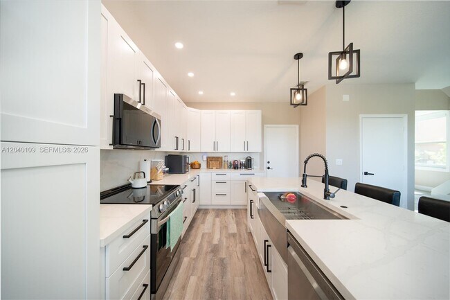 Building Photo - 754 NW 154th Ave