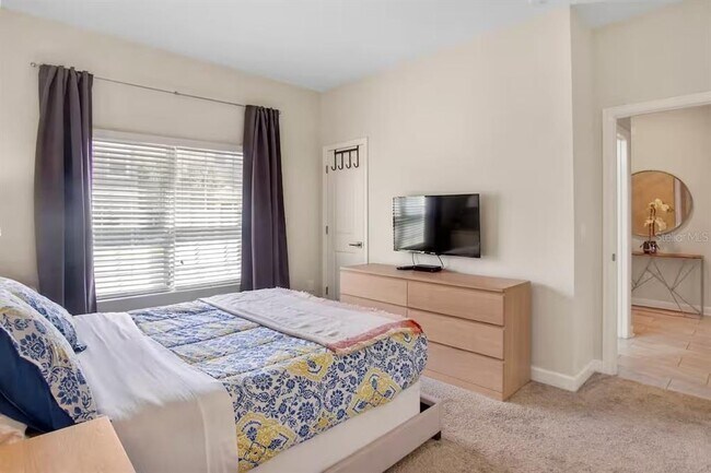 Building Photo - 4965 Windermere Ave