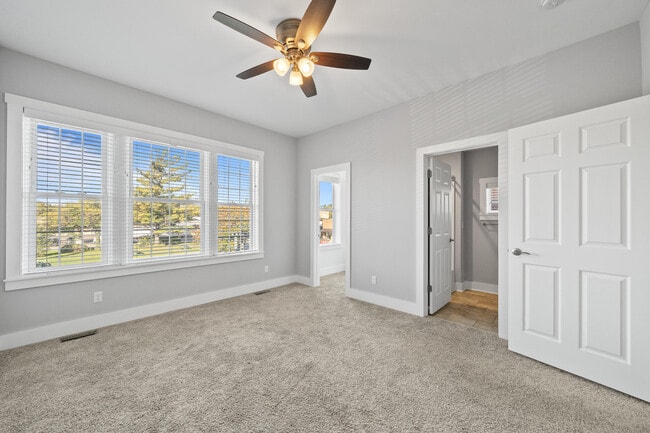 Building Photo - 106 N Main St