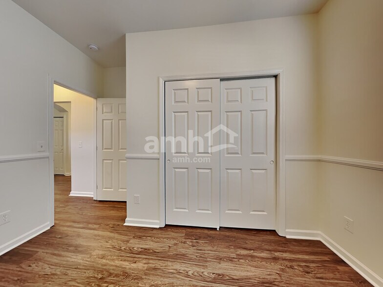 Building Photo - 110 Deerpath Trail