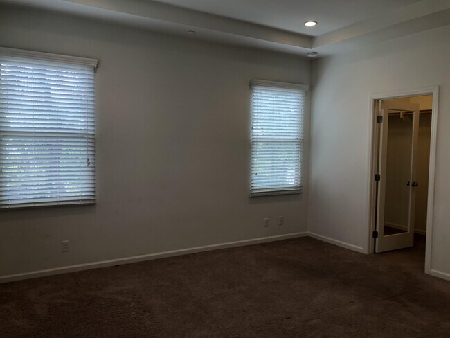 Building Photo - 65 Fairymoss
