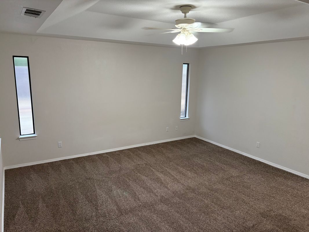 Building Photo - 385 S Acacia Dr