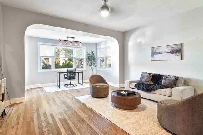 Primary Photo - 3547 N Albany Ave