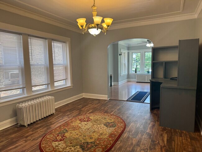Building Photo - 4421 W Wrightwood Ave