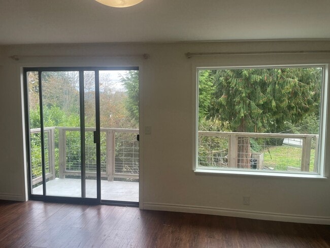 Building Photo - Nicely Maintained Clinton Home with Upgrades and Fenced Yard!