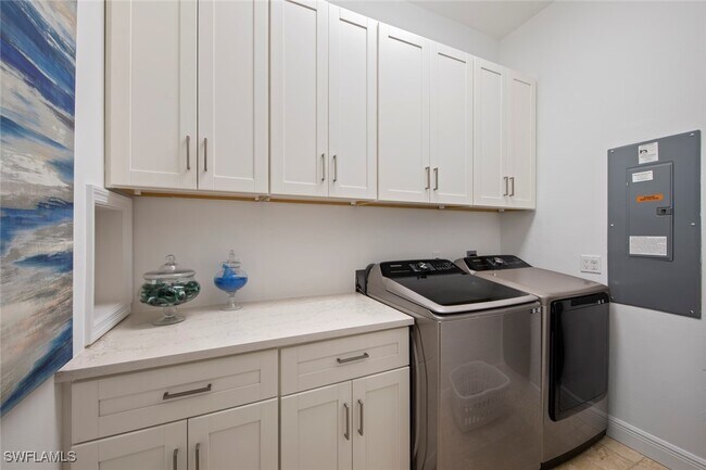 Building Photo - 27153 Barefoot Ln