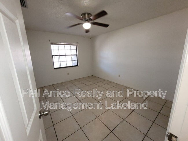 Building Photo - 968 Sunshine Way SW
